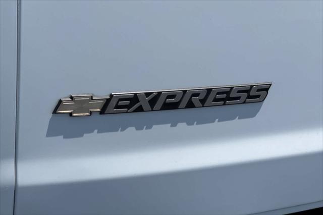 Photo of 2017 Summit White Chevrolet Express 2500