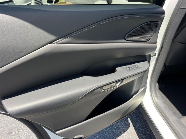 Photo of 2025 Eminent White Pearl Lexus RX 350