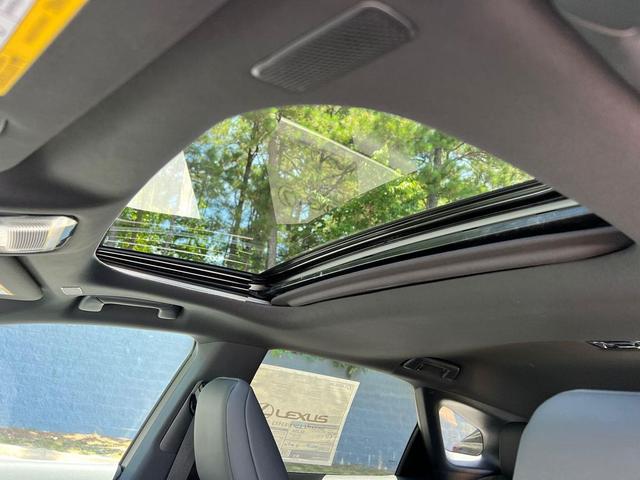 Photo of 2025 Eminent White Pearl Lexus RX 350