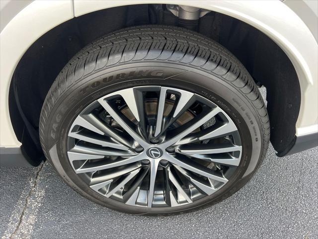 Photo of 2024 Eminent White Pearl Lexus RX 350