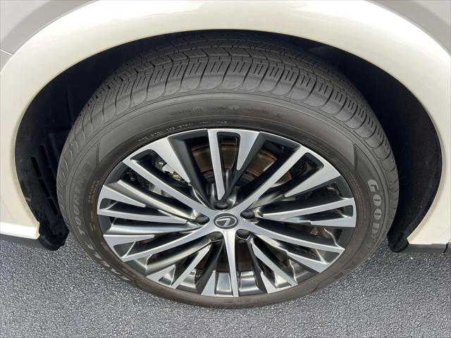Photo of 2024 Eminent White Pearl Lexus RX 350