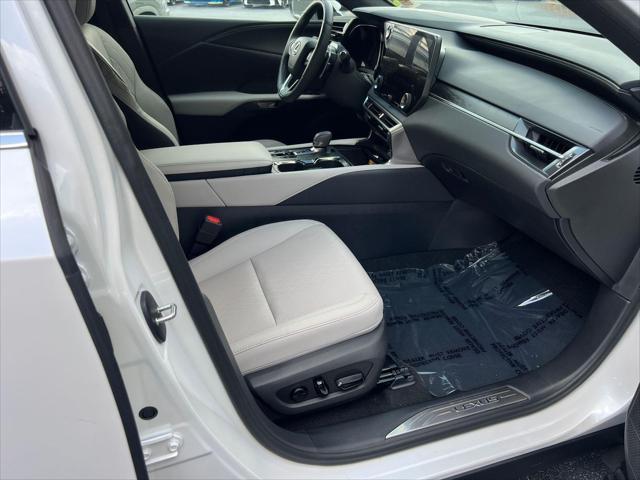 Photo of 2024 Eminent White Pearl Lexus RX 350