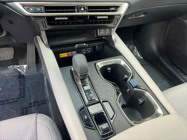 Photo of 2024 Eminent White Pearl Lexus RX 350