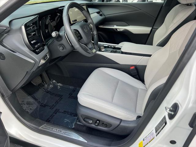 Photo of 2024 Eminent White Pearl Lexus RX 350