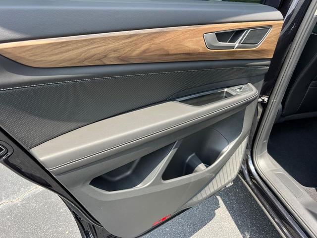 Photo of 2025 Deep Black Pearl Volkswagen Atlas