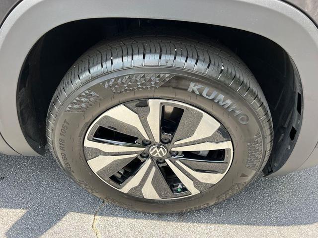 Photo of 2025 Deep Black Pearl Volkswagen Atlas