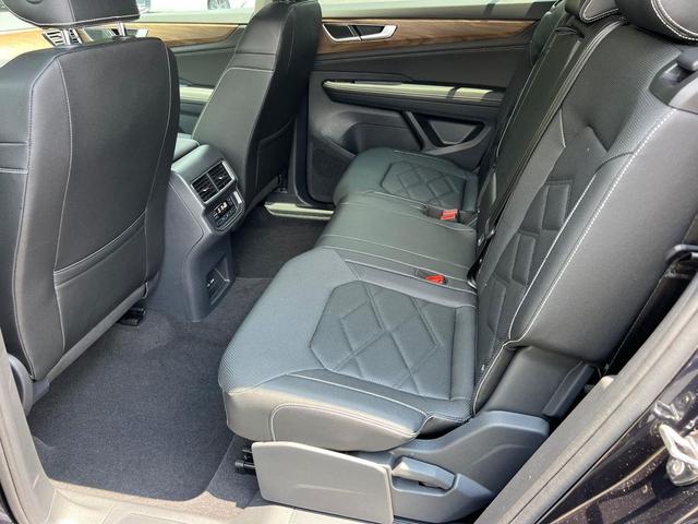 Photo of 2025 Deep Black Pearl Volkswagen Atlas