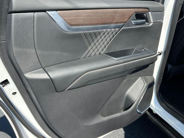 Photo of 2025 White Frost Tricoat GMC Acadia