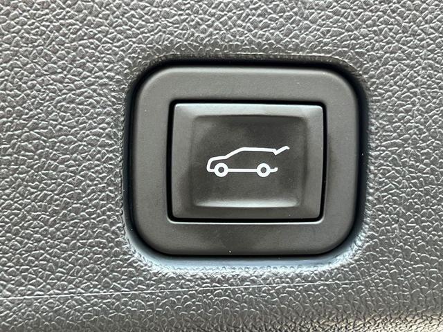 Photo of 2025 White Frost Tricoat GMC Acadia