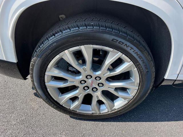 Photo of 2025 White Frost Tricoat GMC Acadia