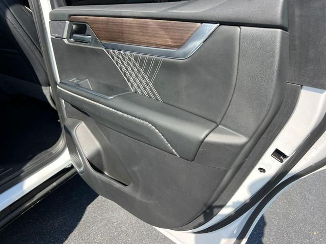 Photo of 2025 White Frost Tricoat GMC Acadia