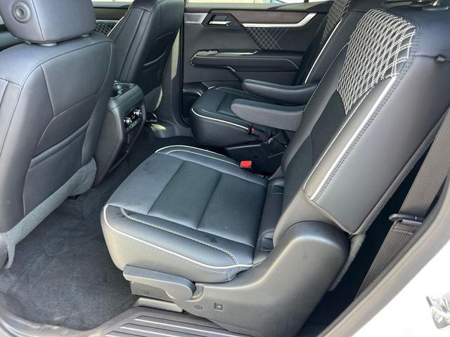 Photo of 2025 White Frost Tricoat GMC Acadia