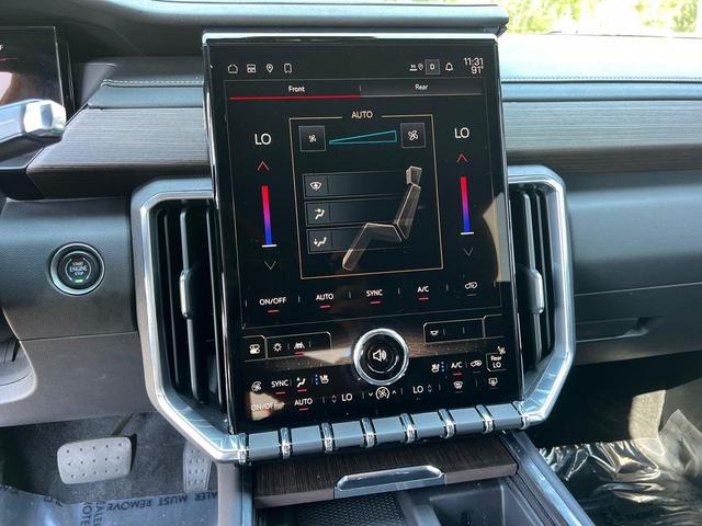 Photo of 2025 White Frost Tricoat GMC Acadia