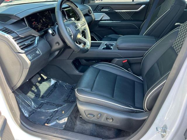 Photo of 2025 White Frost Tricoat GMC Acadia