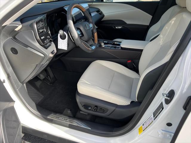 Photo of 2025 Eminent White Pearl Lexus RX 350