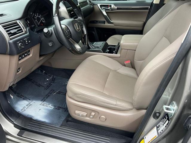 Photo of 2023 Atomic Silver Lexus GX 460