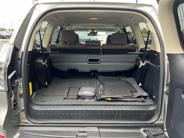 Photo of 2023 Atomic Silver Lexus GX 460