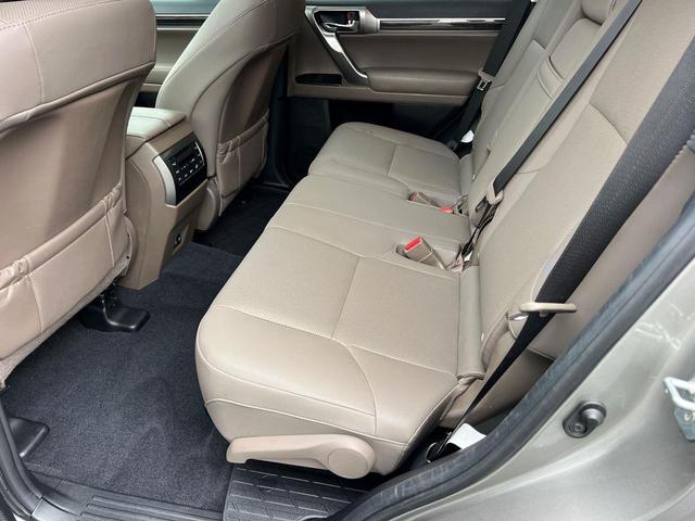 Photo of 2023 Atomic Silver Lexus GX 460