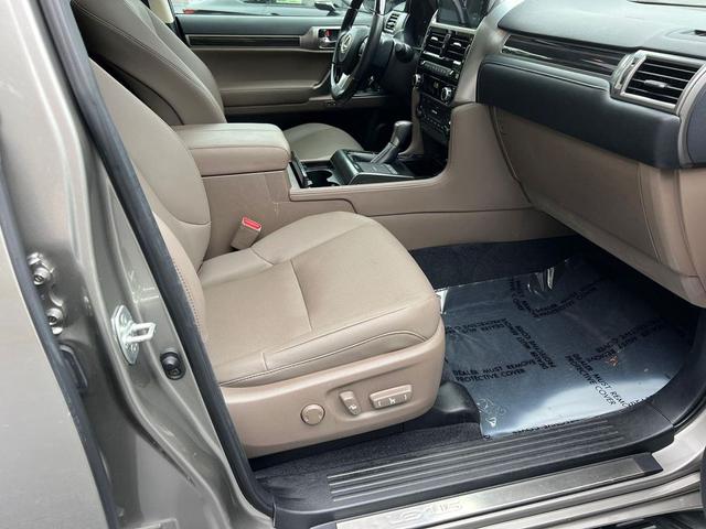 Photo of 2023 Atomic Silver Lexus GX 460