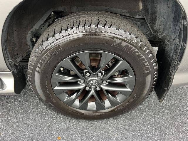 Photo of 2023 Atomic Silver Lexus GX 460