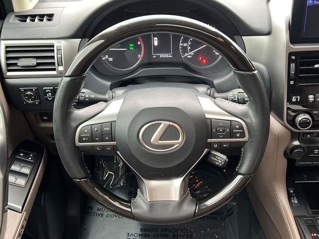 Photo of 2023 Atomic Silver Lexus GX 460