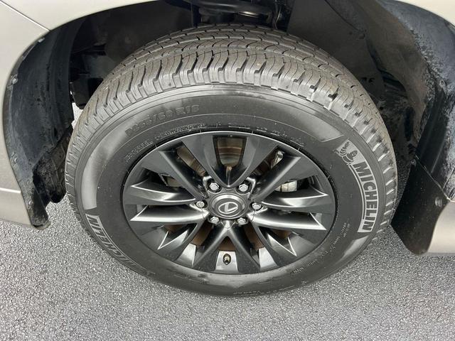 Photo of 2023 Atomic Silver Lexus GX 460