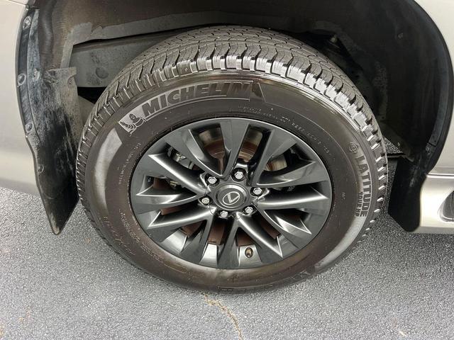 Photo of 2023 Atomic Silver Lexus GX 460