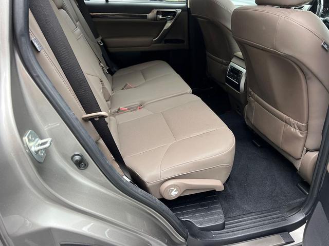 Photo of 2023 Atomic Silver Lexus GX 460