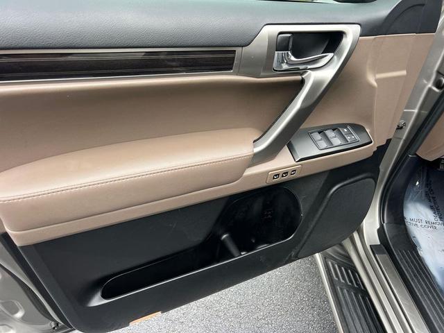 Photo of 2023 Atomic Silver Lexus GX 460