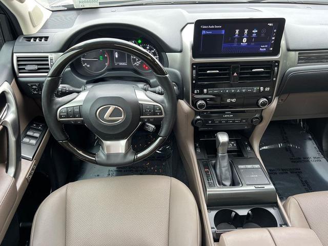 Photo of 2023 Atomic Silver Lexus GX 460