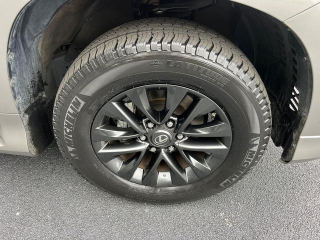 Photo of 2023 Atomic Silver Lexus GX 460