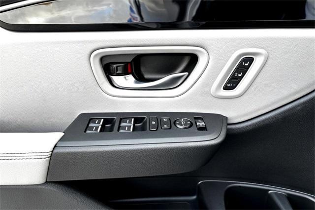 Photo of 2025 Platinum White Pearl Honda Pilot