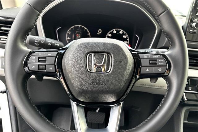 Photo of 2025 Platinum White Pearl Honda Pilot