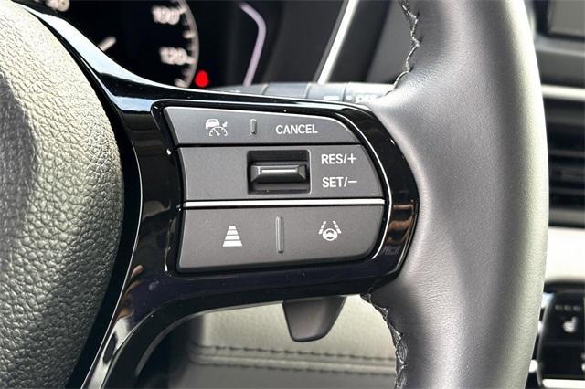 Photo of 2025 Platinum White Pearl Honda Pilot