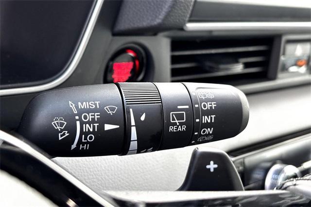 Photo of 2025 Platinum White Pearl Honda Pilot