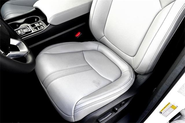 Photo of 2025 Platinum White Pearl Honda Pilot