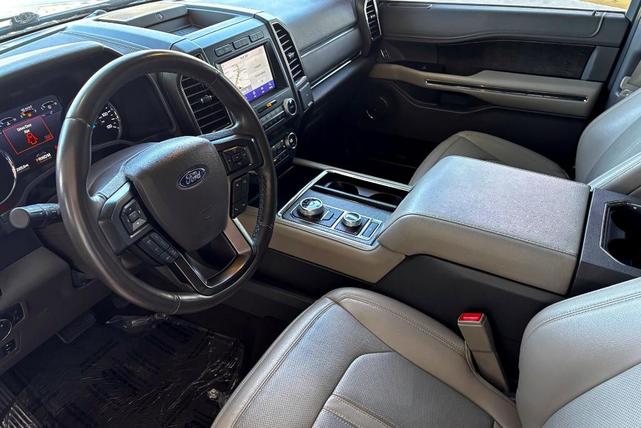 Photo of 2021 Iconic Silver Metallic Ford Expedition