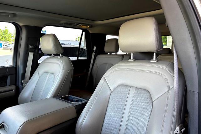 Photo of 2021 Iconic Silver Metallic Ford Expedition