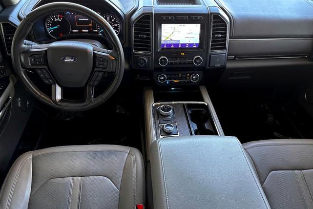 Photo of 2021 Iconic Silver Metallic Ford Expedition