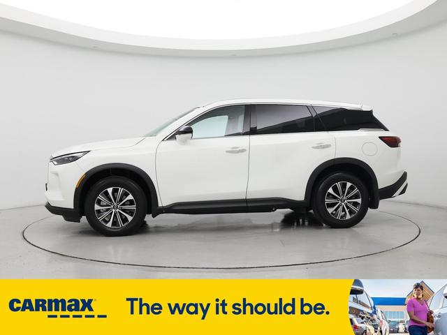 Photo of 2024 White INFINITI QX60
