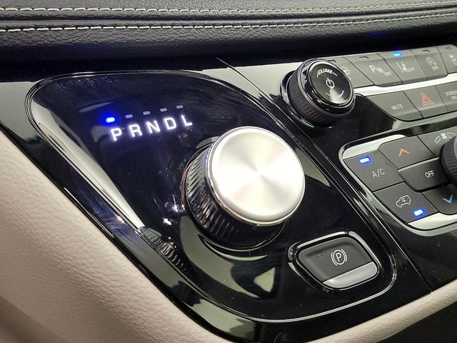Photo of 2024 White Chrysler Pacifica