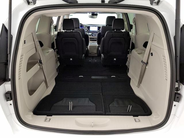 Photo of 2024 White Chrysler Pacifica