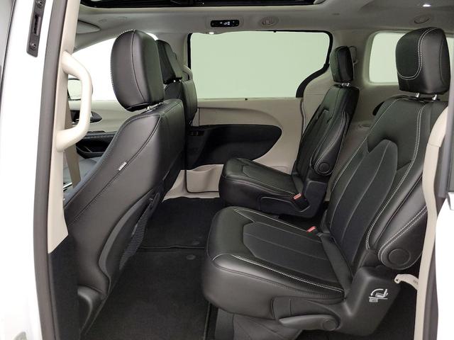 Photo of 2024 White Chrysler Pacifica