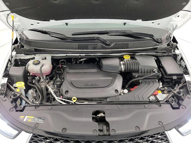 Photo of 2024 White Chrysler Pacifica