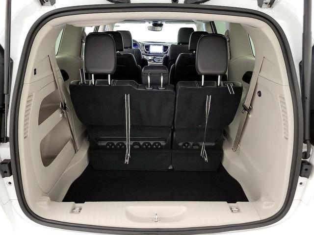 Photo of 2024 White Chrysler Pacifica