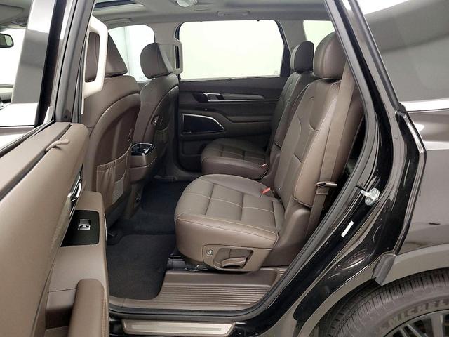 Photo of 2022 Black Kia Telluride