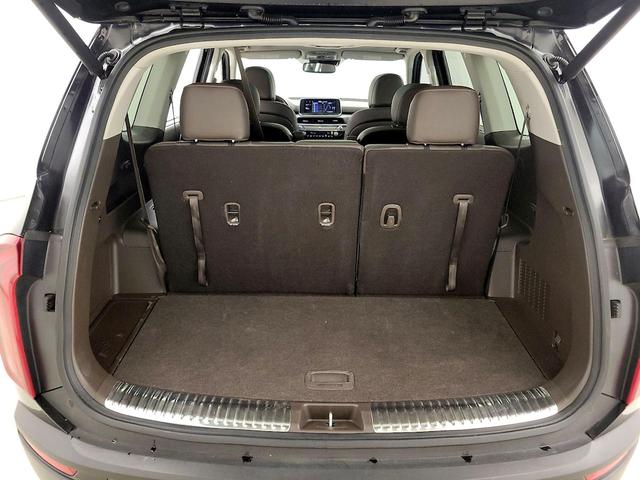 Photo of 2022 Black Kia Telluride
