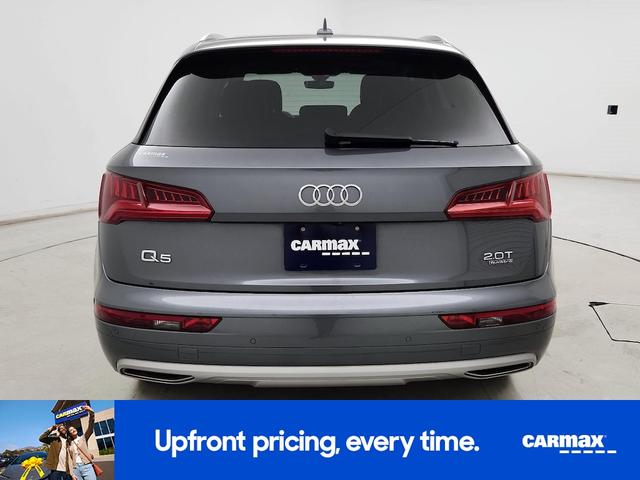 Photo of 2018 Gray Audi Q5