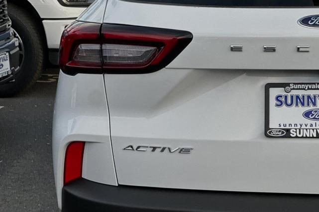 Photo of 2025 Oxford White Ford Escape