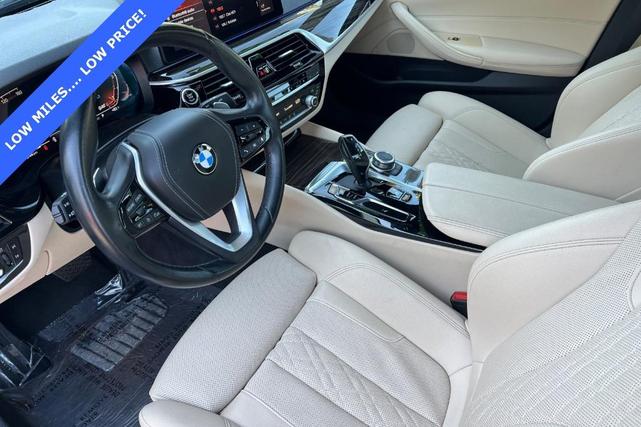 Photo of 2022 Jet Black BMW 530